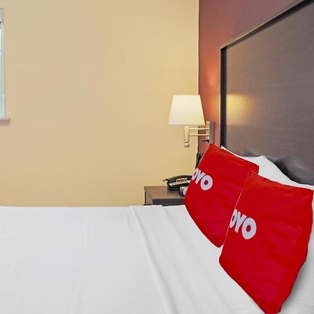 Oyo Hotel Mcallen Airport South Exterior photo