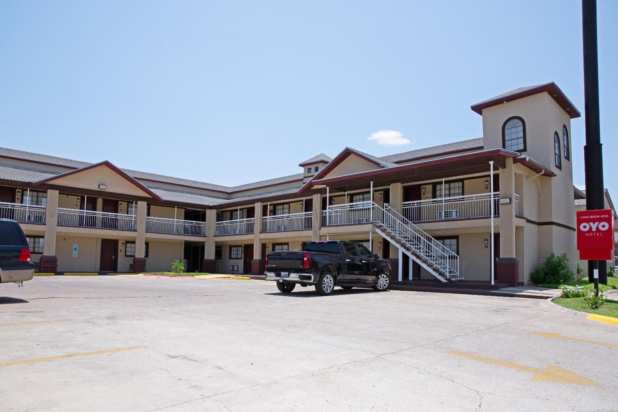 Oyo Hotel Mcallen Airport South Exterior photo
