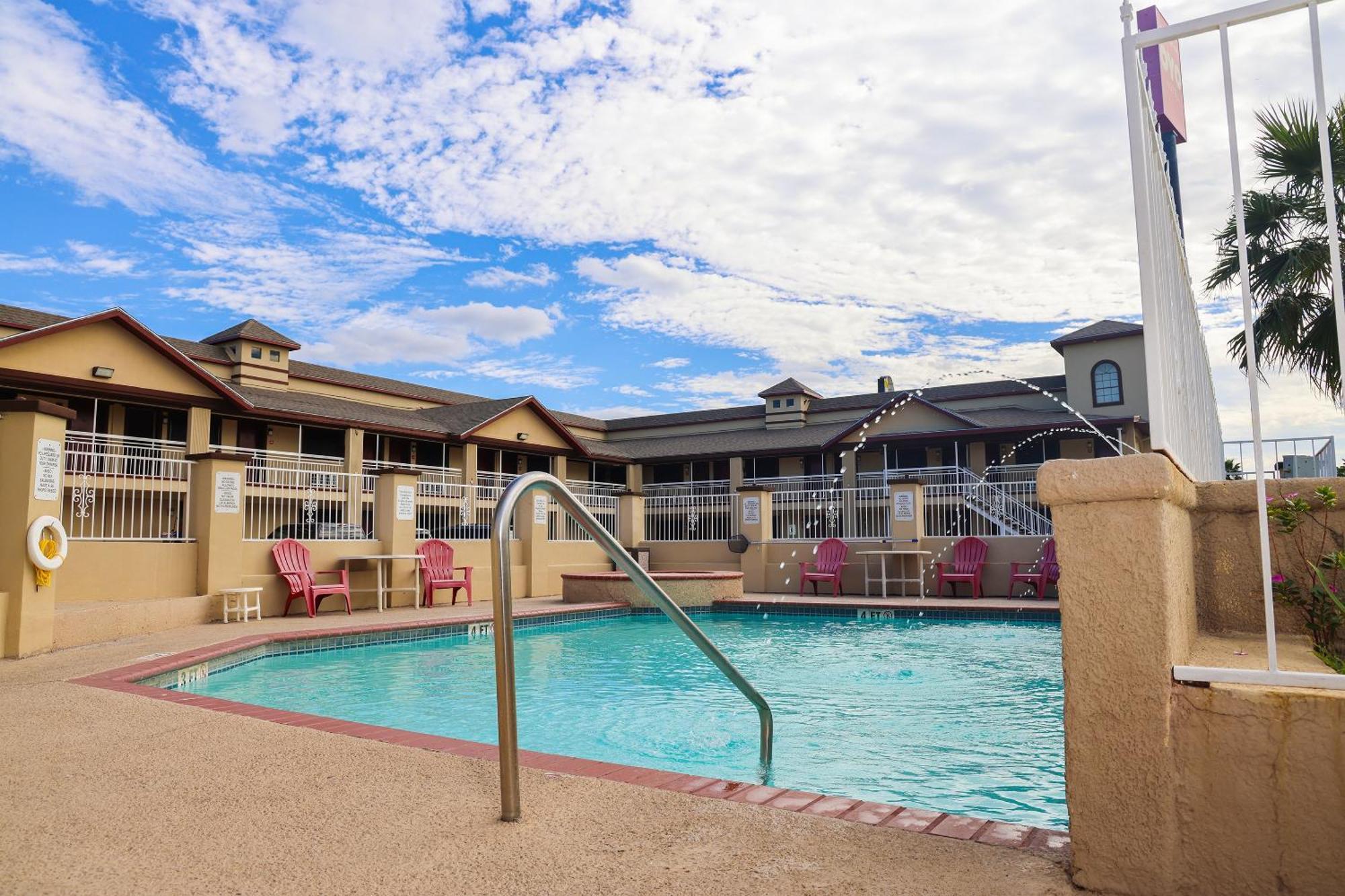 Oyo Hotel Mcallen Airport South Exterior photo