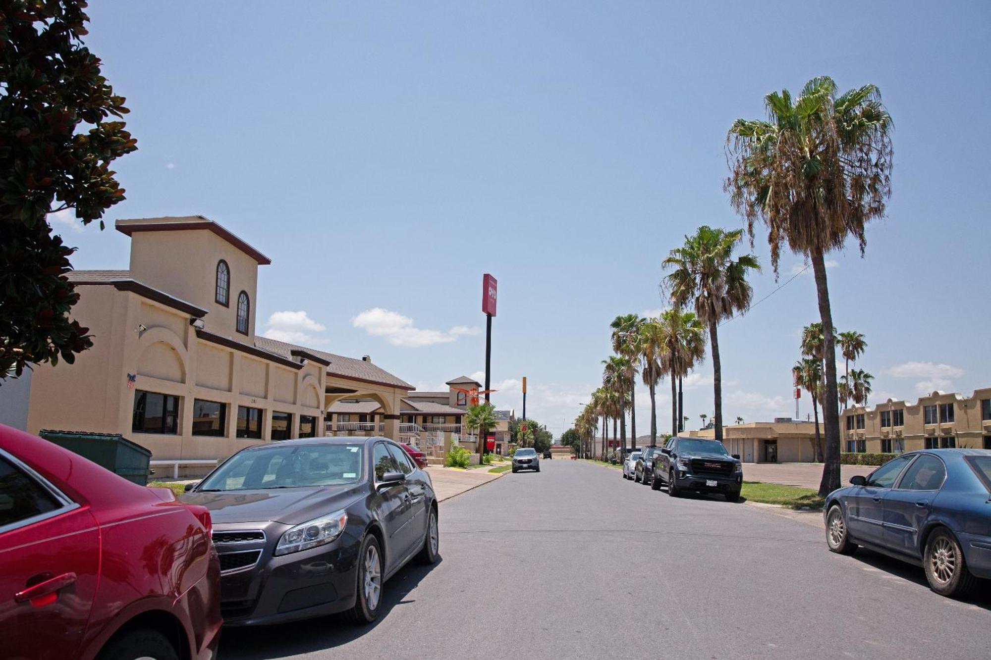 Oyo Hotel Mcallen Airport South Exterior photo