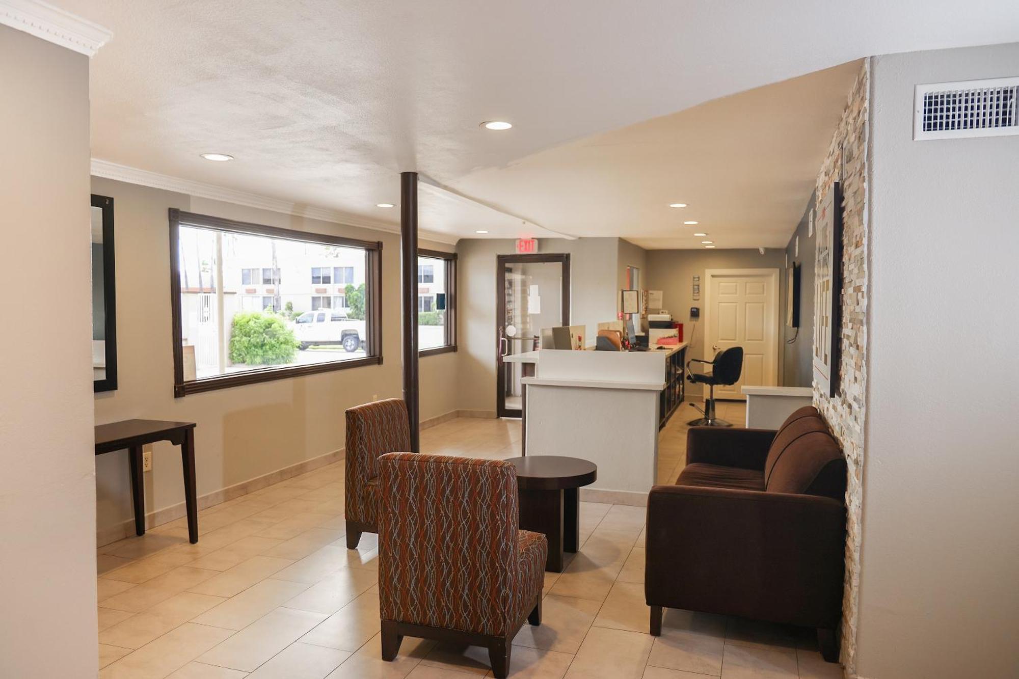 Oyo Hotel Mcallen Airport South Exterior photo