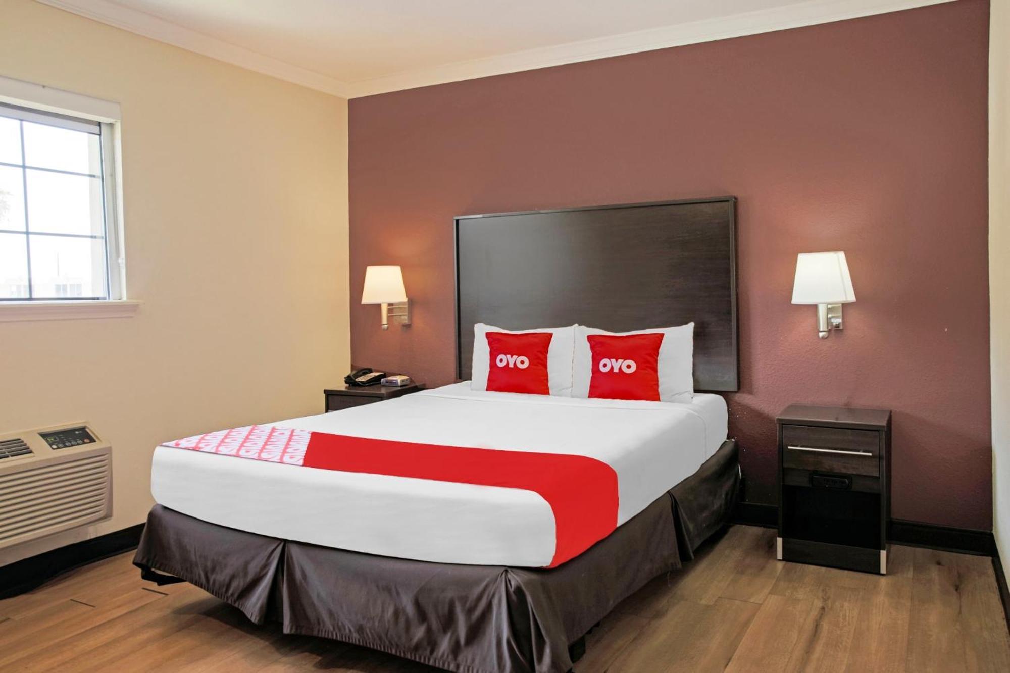 Oyo Hotel Mcallen Airport South Exterior photo